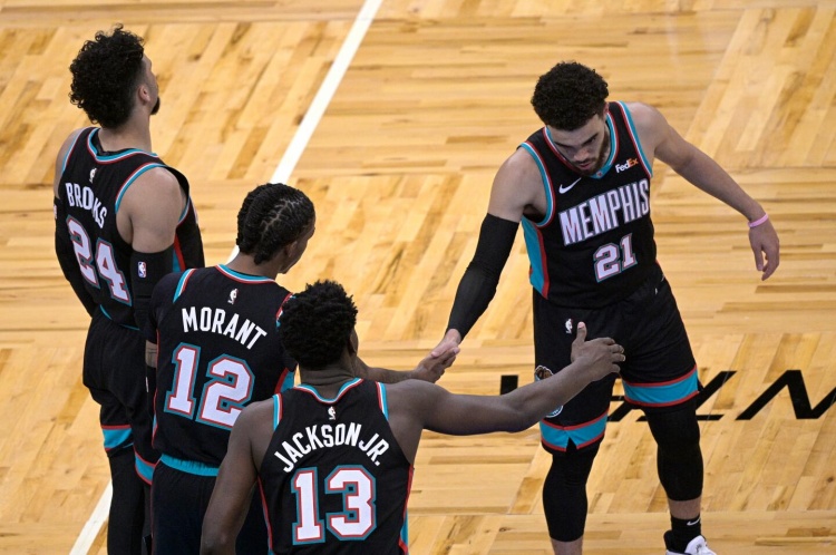 乐鱼体育app官网-NBA“返乡”大乱斗:东契奇弗拉格聚首 詹欧合体 马刺&雷霆太炸裂