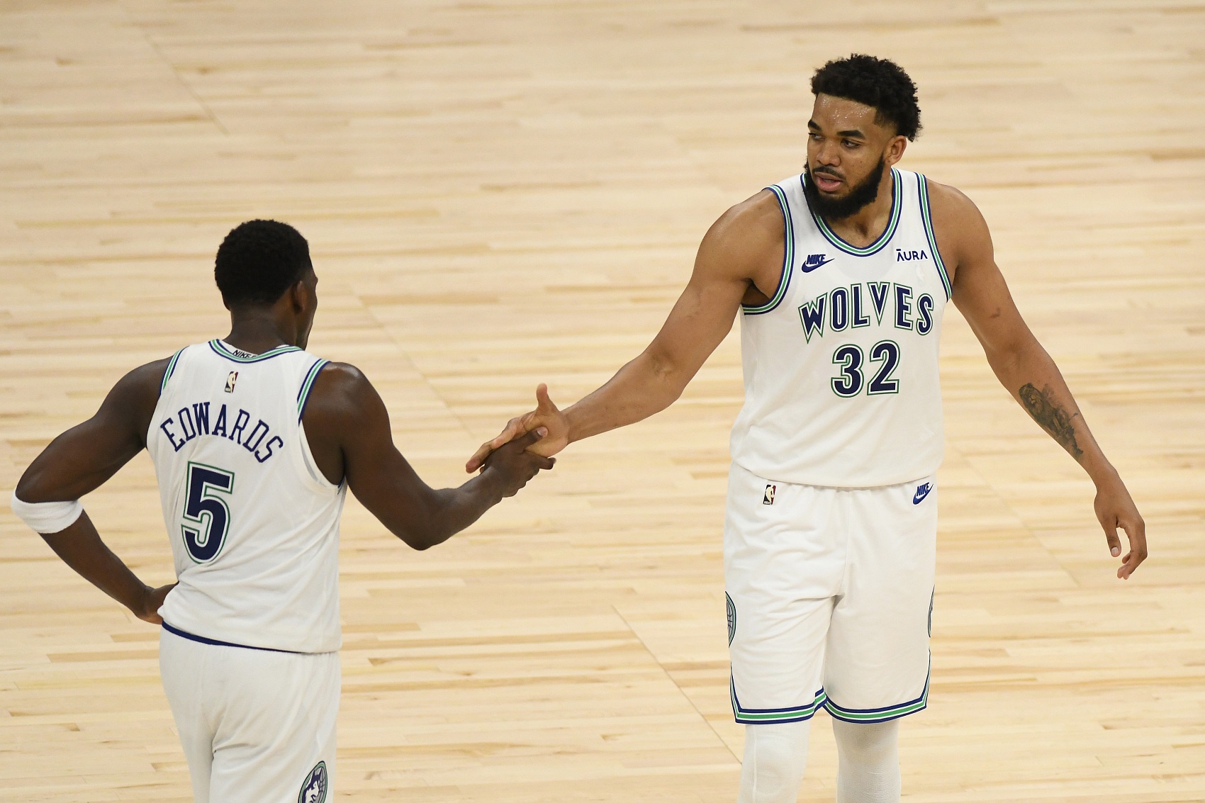 乐鱼体育app官网-NBA“返乡”大乱斗:东契奇弗拉格聚首 詹欧合体 马刺&雷霆太炸裂